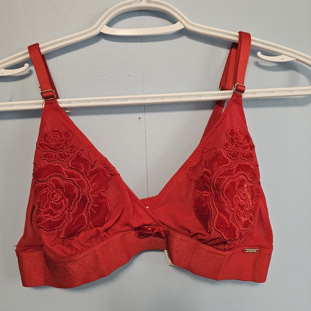 La Vie En Rose Red Floral Lace Bralette And Garter